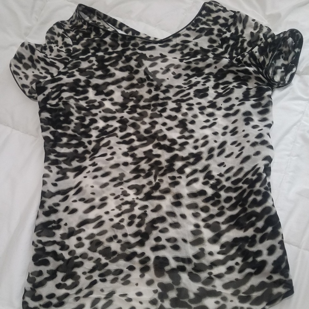 Walter Trendy Silk Top Snow Leopard Print Sz 6